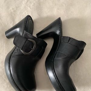 🖤Black Born Leather Buckled Mules!